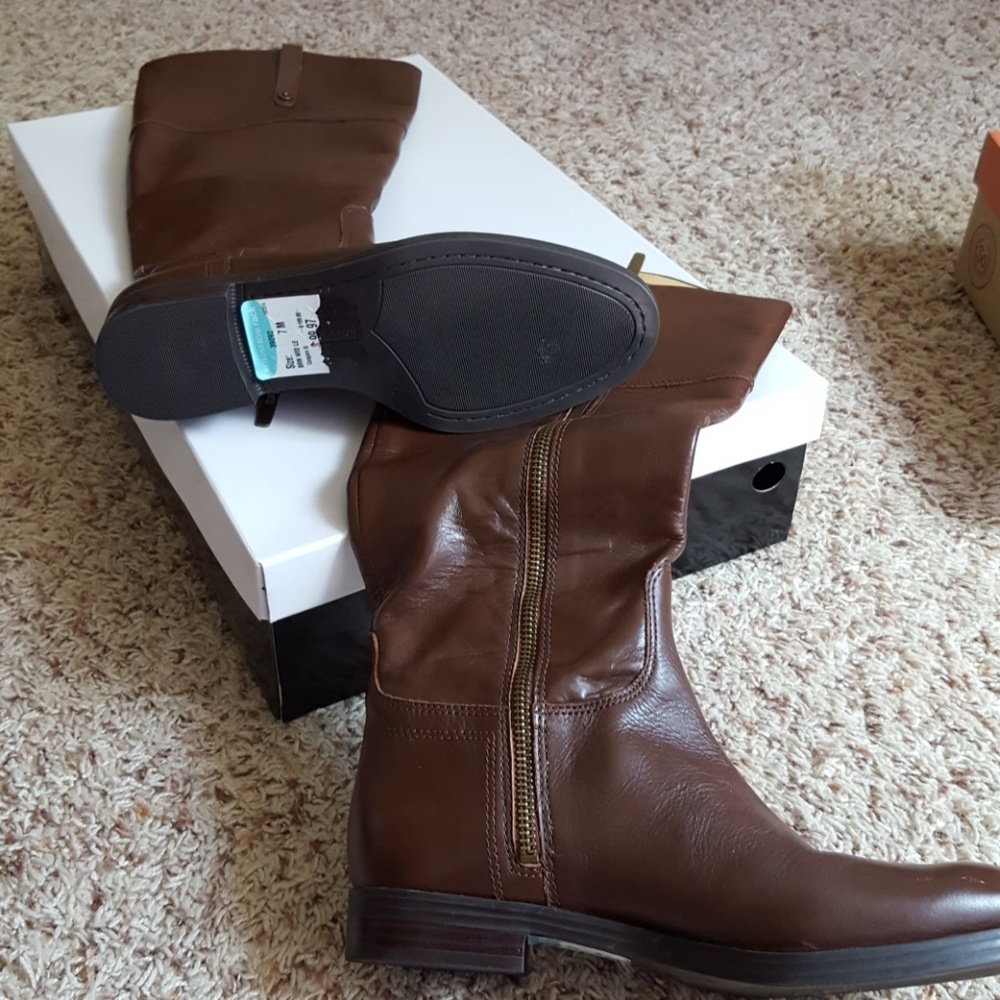 Boots - Picture 2 of 4